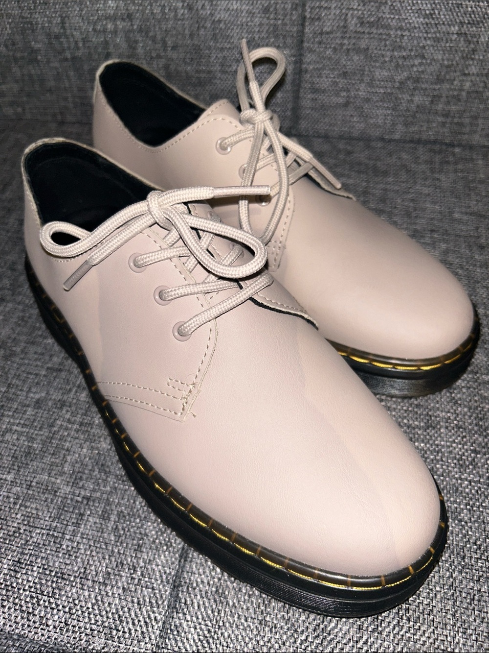 NEW - Dr. Martens Zavala Lo - Pale Pink Leather, 3-Eye Oxford Shoes